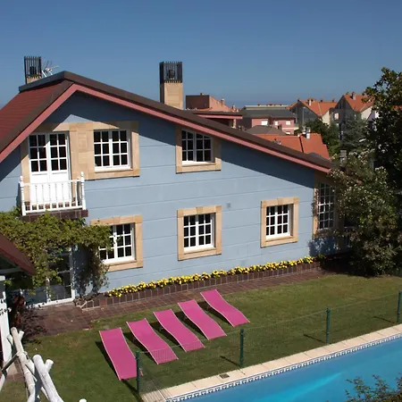 La Casa Azul Con Piscina Holiday home Miengo